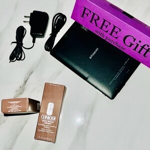 Two Clinique even better refresh hydrating and repairing makeup CN 126 espresso